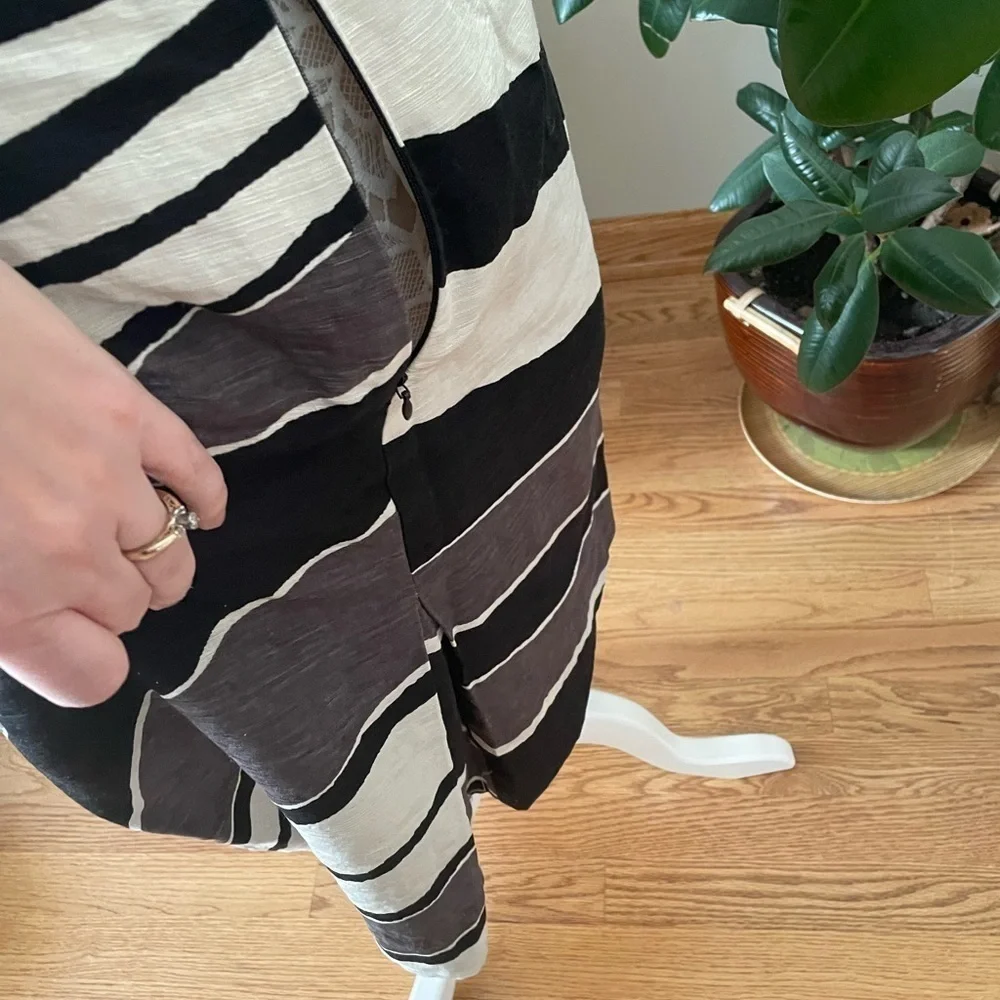 Black and white pencil skirts above knee, size 12 White House Black Market